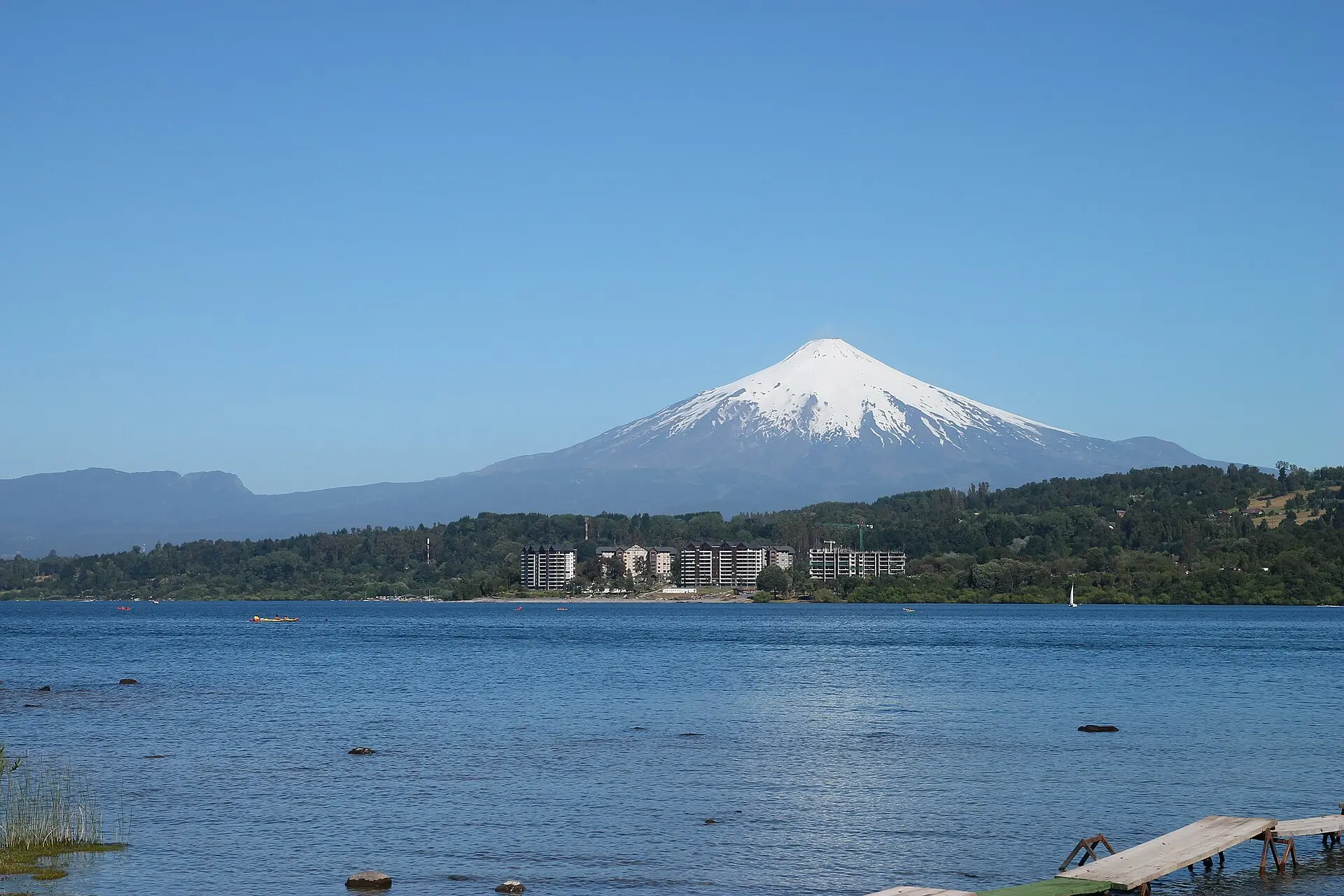 Lago Villarrica y volcán Villarrica, entorno natural de Pucón y Villarrica